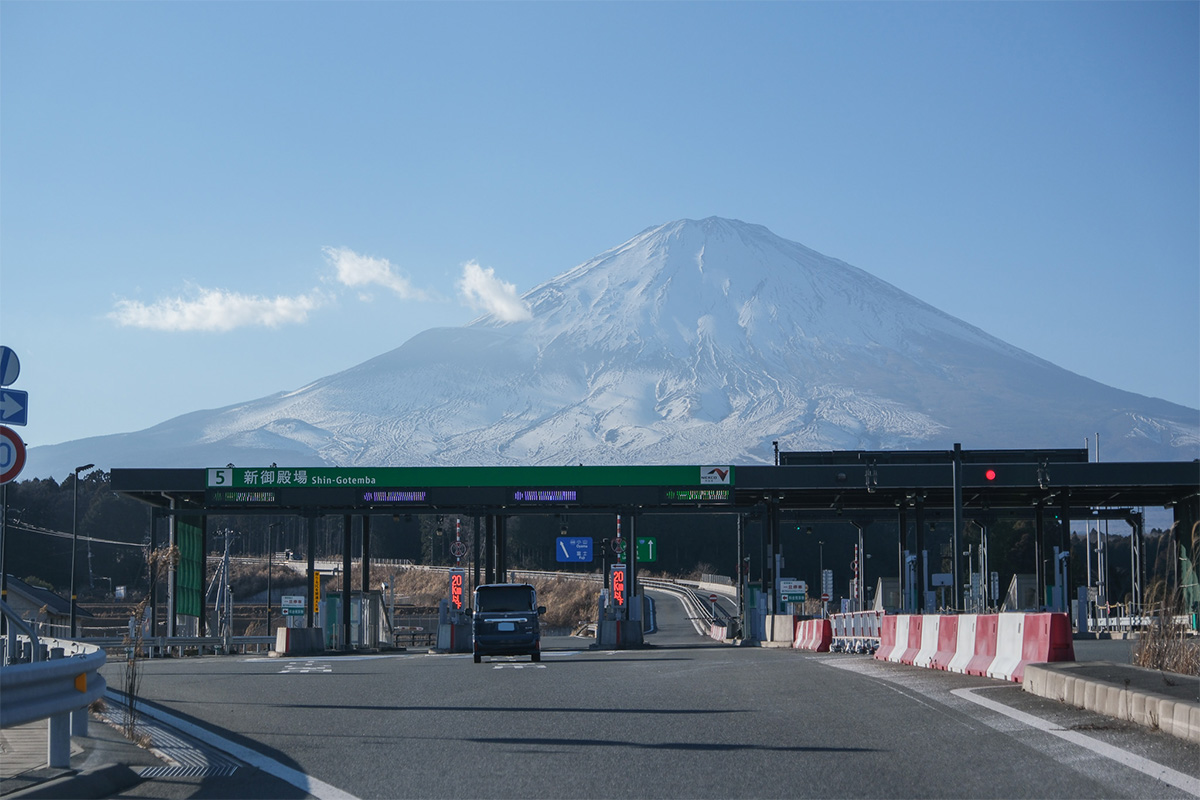 御殿場ICの出口はバックに富士山