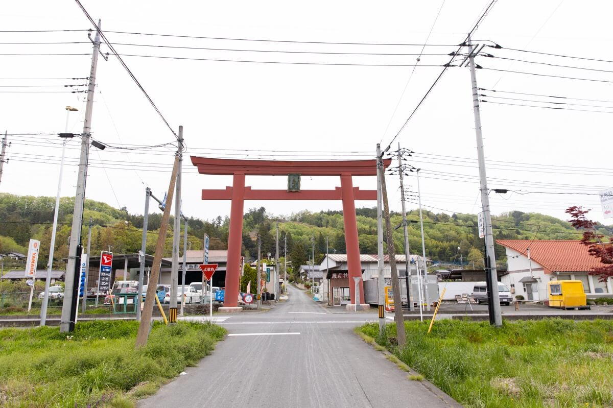 54_小鹿神社の赤い鳥居
