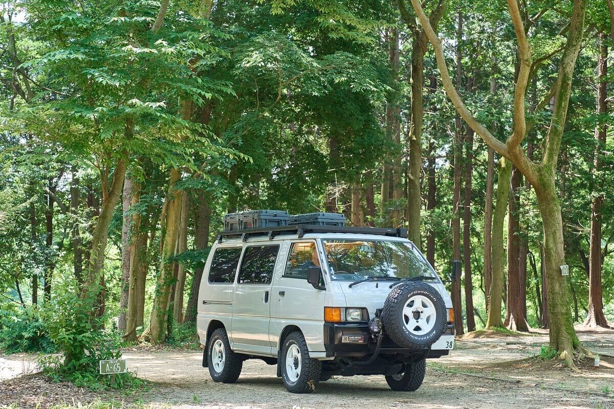 三菱デリカを車中泊カスタム。中古のデリカをキャンピングカーに改造。38explore宮﨑秀仁さんのデリカバン