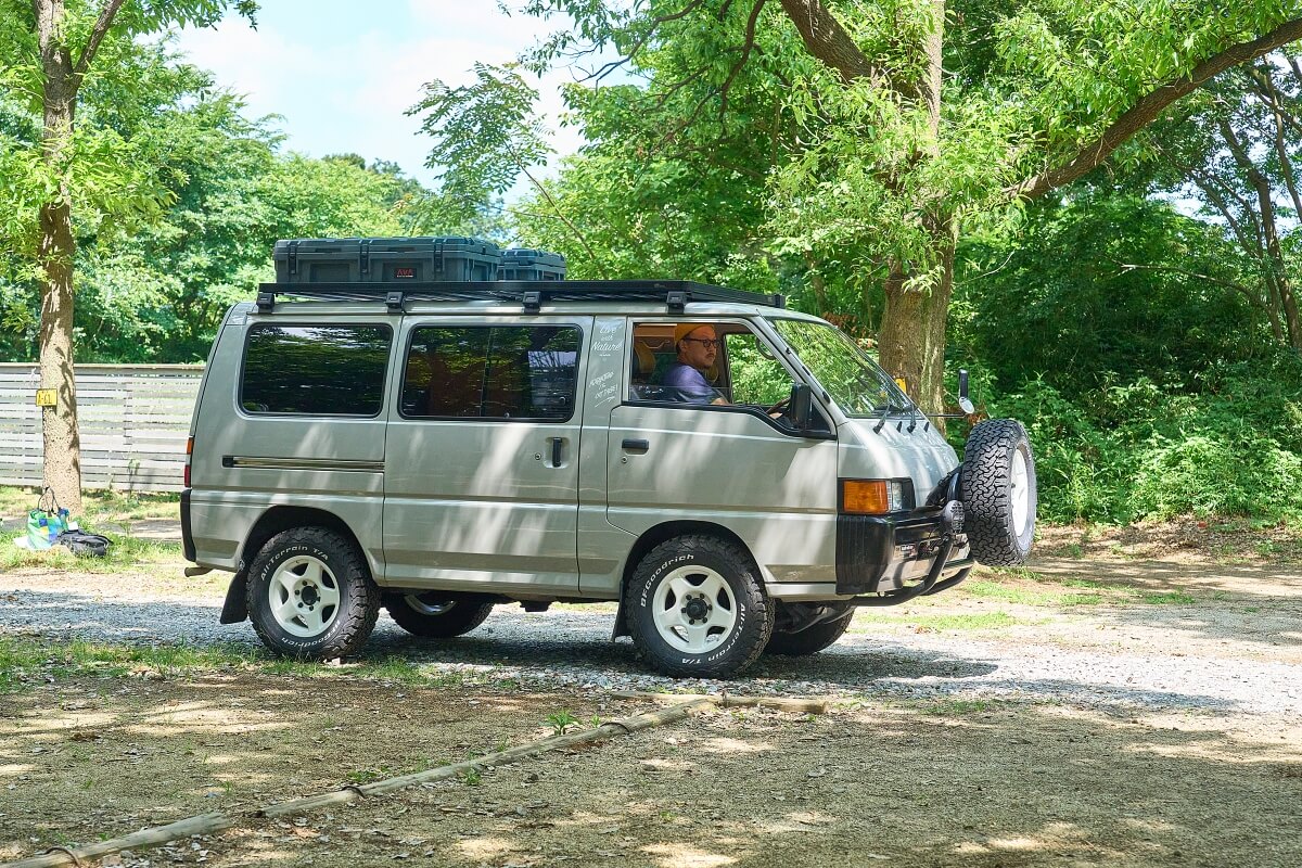 三菱デリカを車中泊カスタム。中古のデリカをキャンピングカーに改造。38explore宮﨑秀仁さんのデリカバン