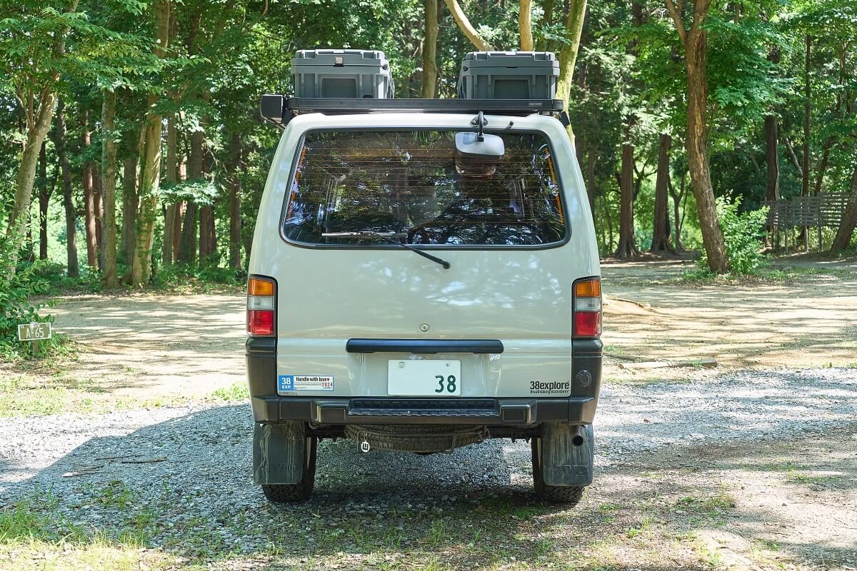 09_38explore宮﨑秀仁さんのデリカバンを後ろから見たところ