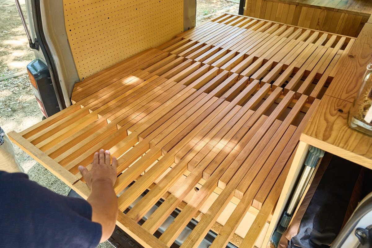 26_木材で作ったベッドキットを延長しているところ