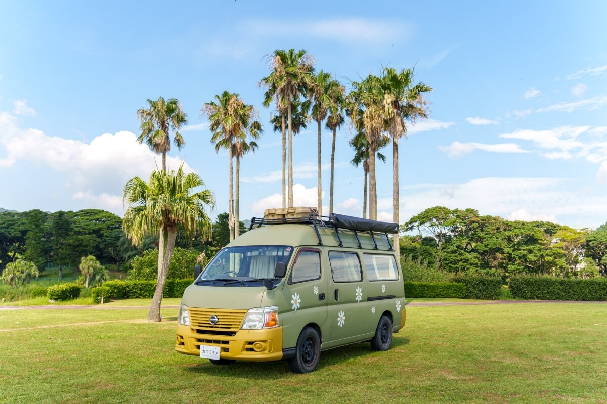 DIYカスタムしたちゃんじろー夫婦のキャンピングカー、日産キャラバンの外観