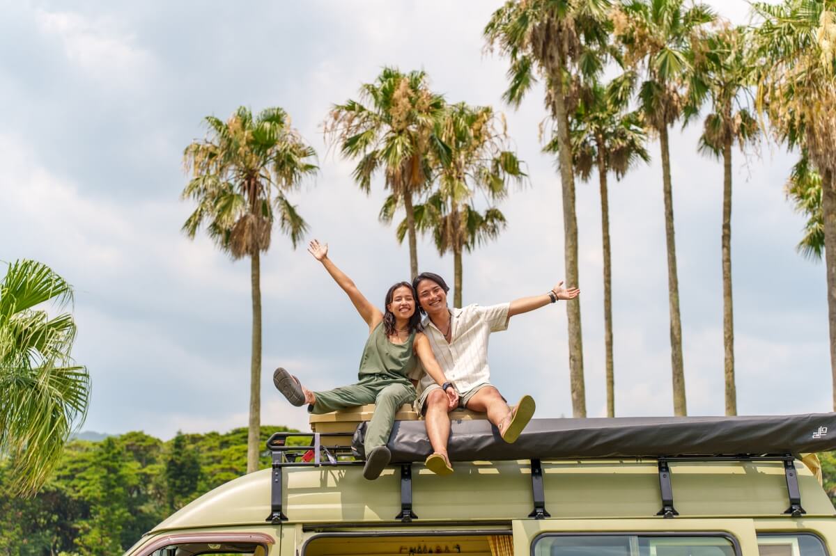 キャラバンを車中泊カスタム、自作キャンピングカーで日本一周のバンライフ旅をする【ちゃんじろー夫婦】