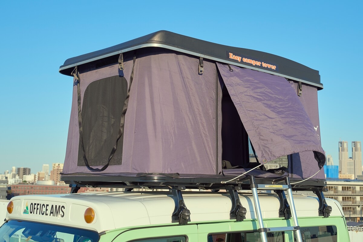 イージーキャンパータワー製のポップアップルーフテント