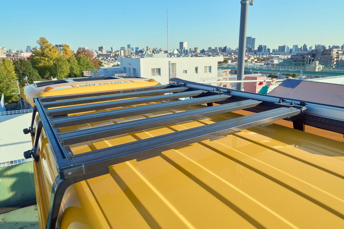 クールライダーの屋根に取り付けたルーフキャリア