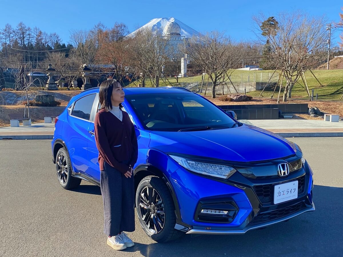  ヴェゼル Modulo Xで富士山周辺のドライブを楽しむ辛酸なめ子さん