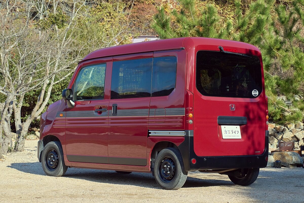 N-VANデナリを斜め後ろから見たところ