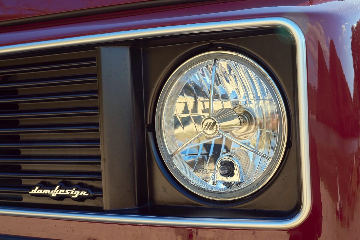 N-VANデナリの丸目のヘッドライト