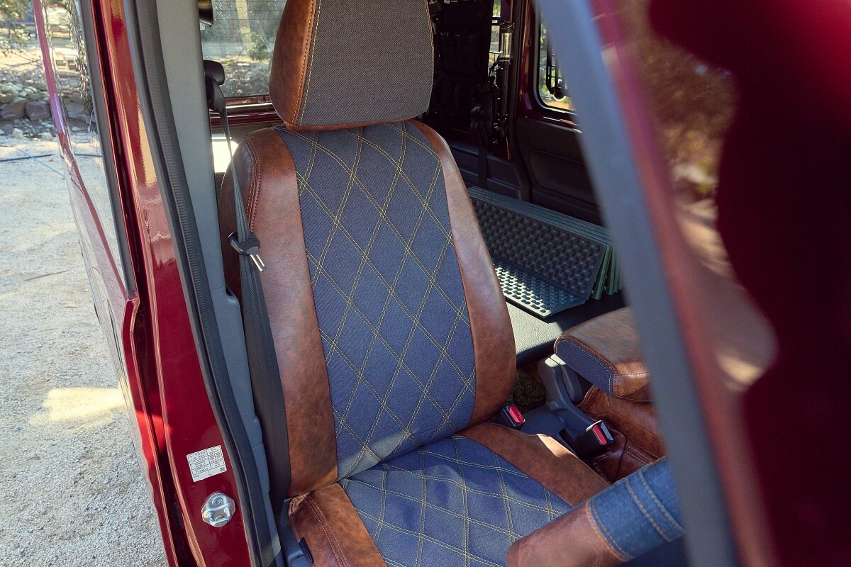 N-VANデナリのドライビングシート