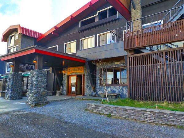 王ヶ頭ホテルの正面入口・外観
