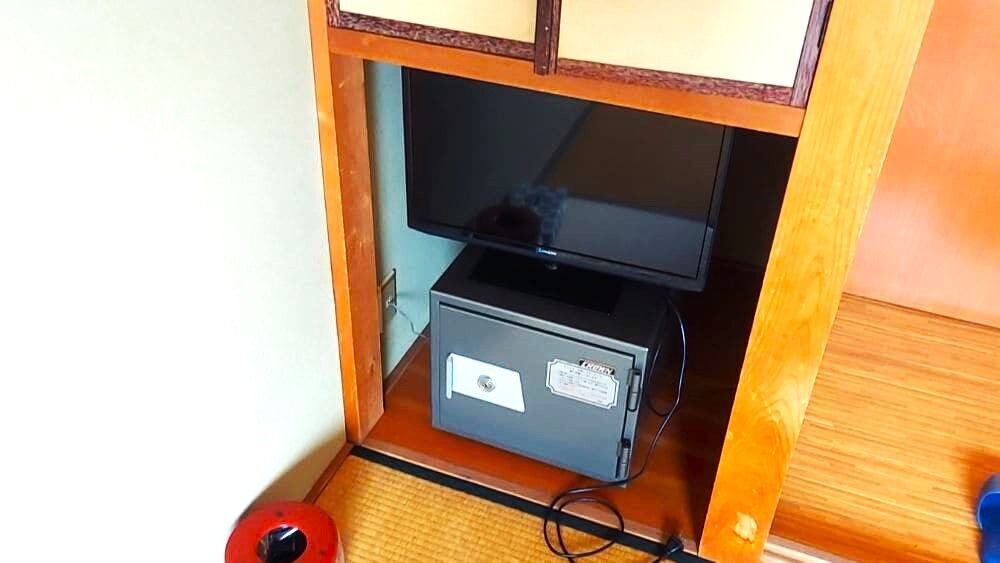 2023宿泊記ブログ・シーサイド篠島の和室には金庫もテレビもある