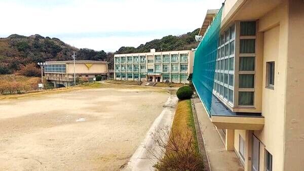 2023篠島旅行記ブログ・篠島中学校の外観