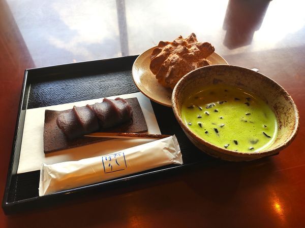 2024三重県伊勢市旅行記ブログ・伊勢神宮の五十鈴茶屋の赤福冷やし抹茶と和シュー単品