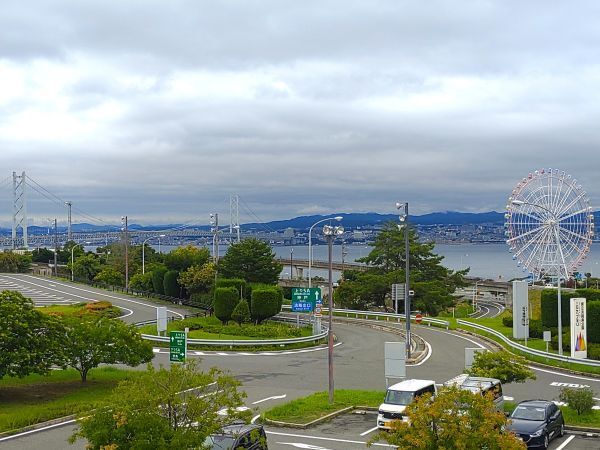 2024兵庫県淡路島旅行記ブログ・淡路ハイウェイオアシスからみえる明石海峡大橋と神戸市街地
