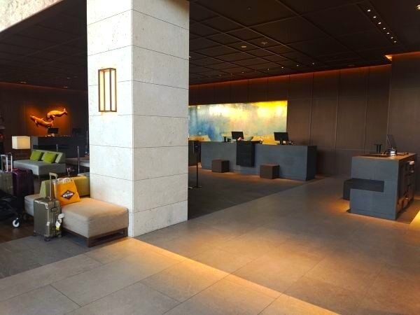 2025沖縄県恩納村宿泊記ブログ・ハイアットリージェンシー瀬良垣アイランド沖縄の本館のレセプション