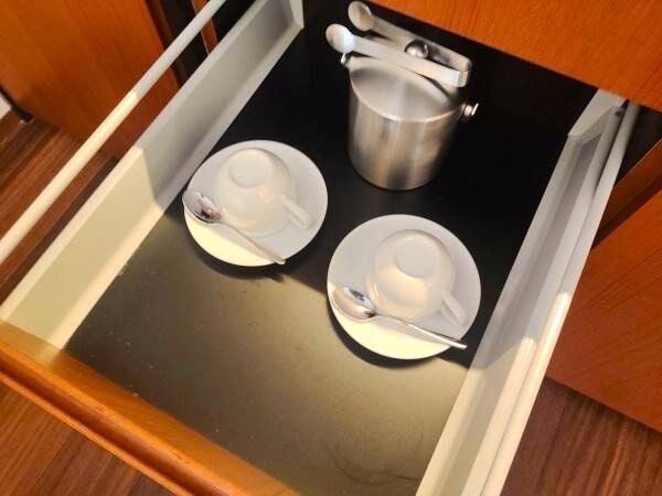2025沖縄県恩納村宿泊記ブログ・ハイアットリージェンシー瀬良垣アイランド沖縄のザ・ビーチハウスのワンルームのカップなど