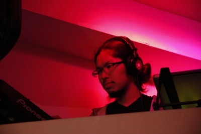 [DJ]