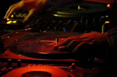[DJ]