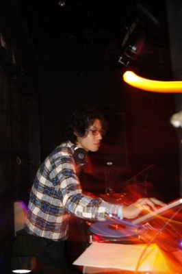 [DJ]