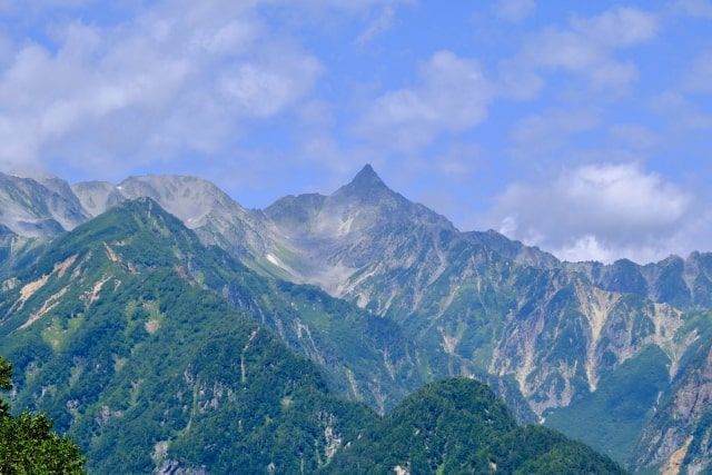 遠くからでもすぐ分かる程とんがっている槍ヶ岳