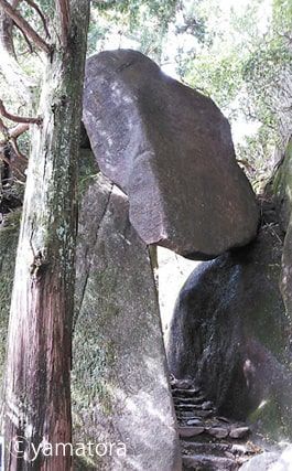 筑波山のバランスの良い岩