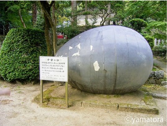 筑波神社内にある宇宙の卵