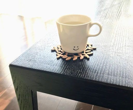 檸檬カミツレ茶をコップへ入れた写真