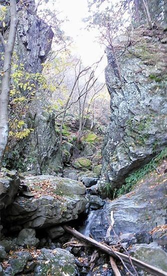 棒ノ嶺にあるゴルジュ