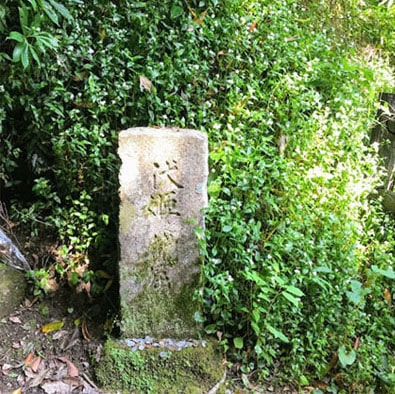 伏姫籠穴内の石像