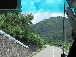 ５年生：林間学習③ 高遠自然の家に到着 お弁当タイム - かぎやっ子日記