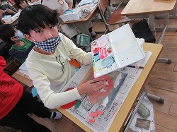 ５年生 図工 ホワイトボード 彩色 完成へ かぎやっ子日記