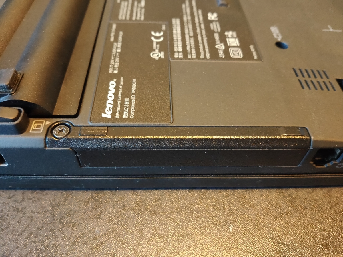 レノボ ThinkPad X201 中古 (SSD初期化済) レノボ ThinkPad X201 中古 (SSD初期化済)