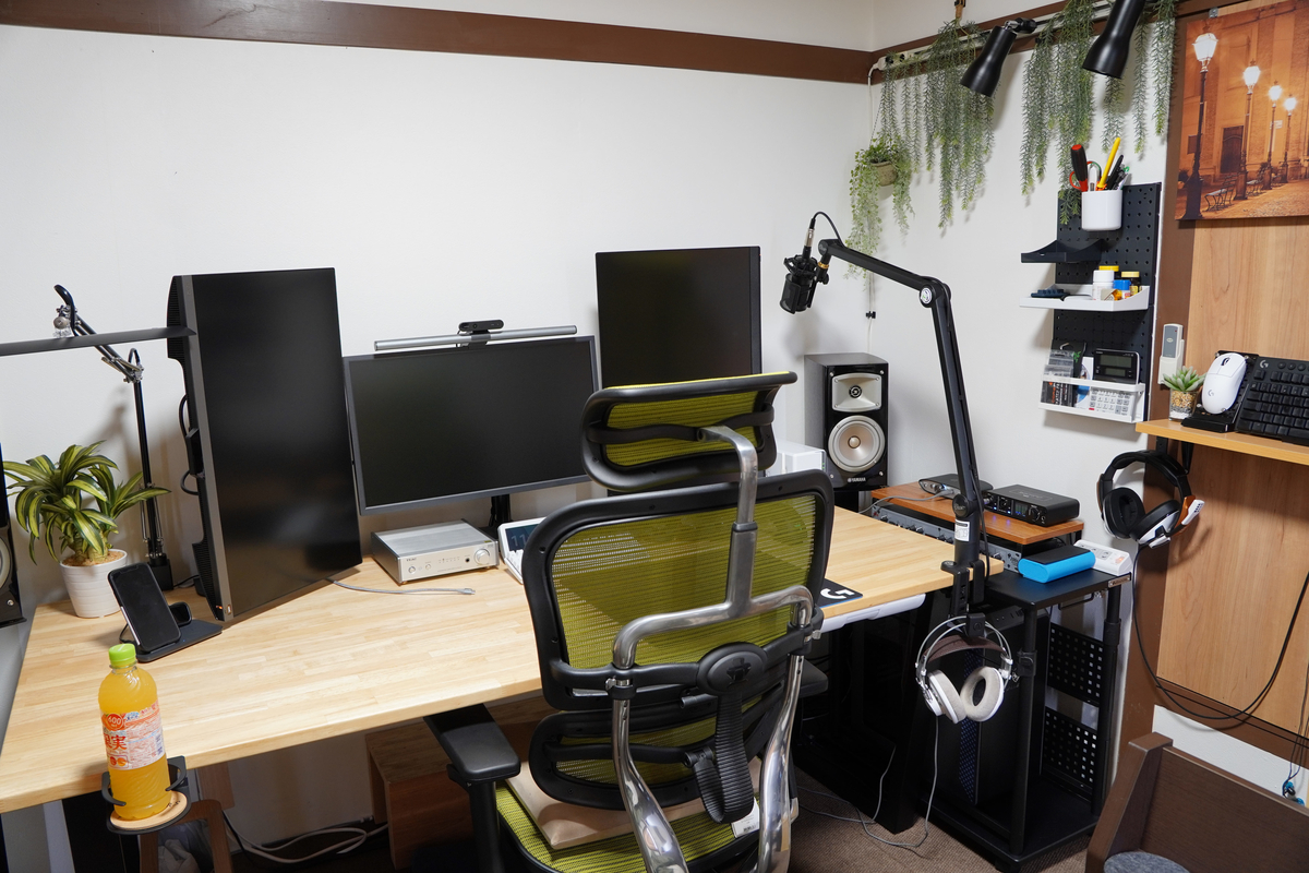 PCデスク 周り】いろいろな物を買ったのでまたまた寝室の模様替えを