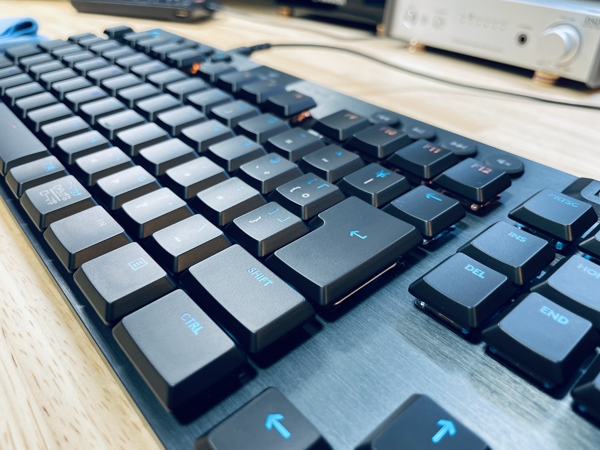 Logicool ゲーミングキーボード G913 TKL レビュー】薄い&無線の最強 