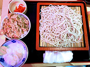 色被りを調整したそばの画像