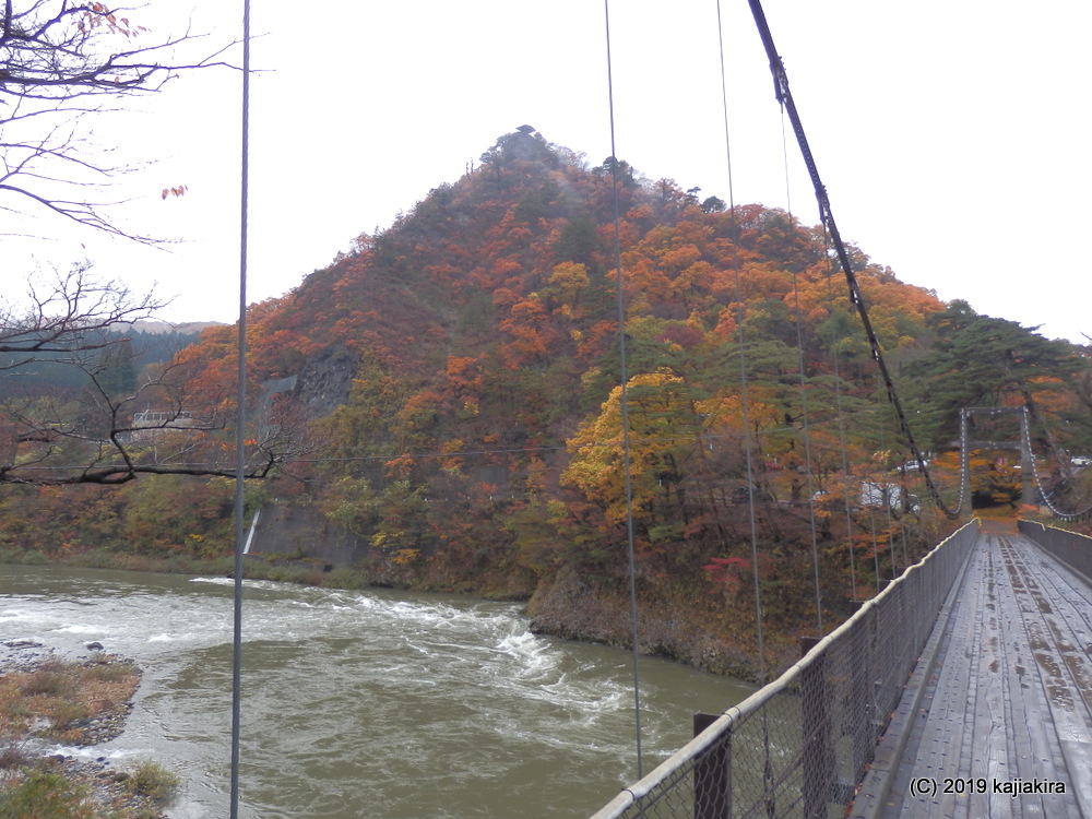 晩秋の「大石ダム」と紅葉の名所「荒川峡」（岩船郡関川村）