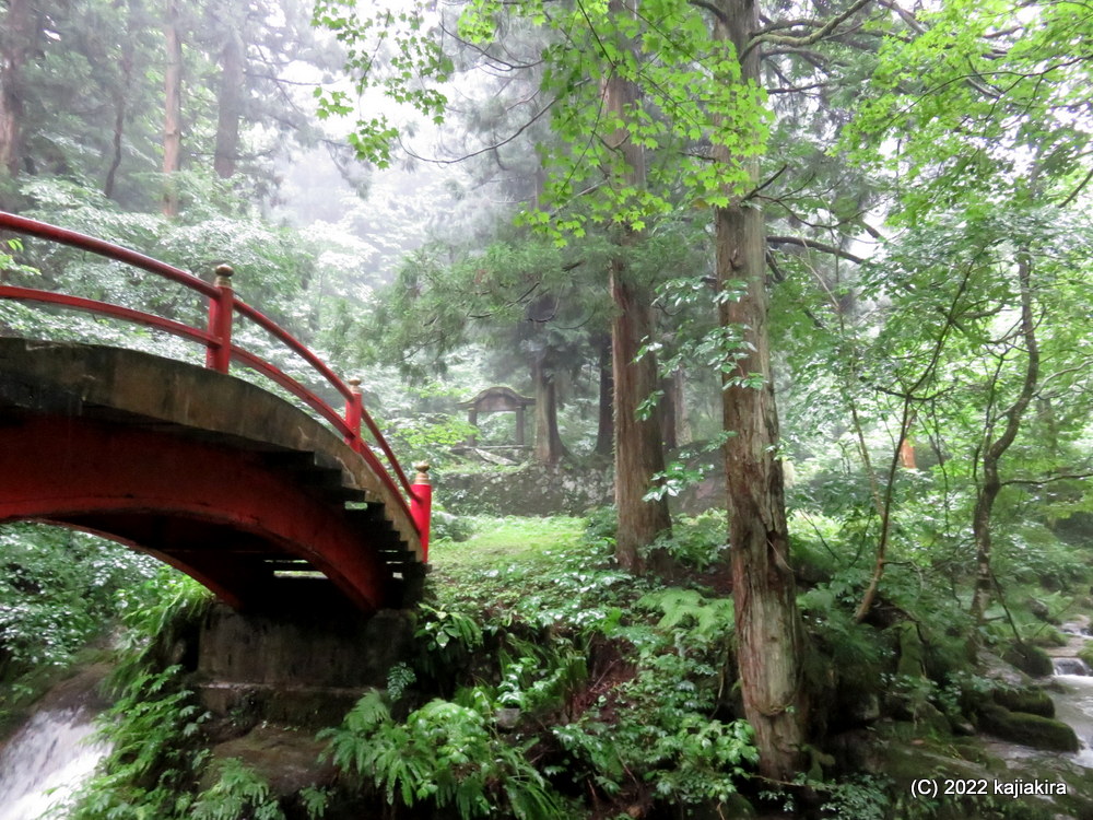 豪雨の中、二王子岳麓に鎮座する下越総鎮守「二王子神社」へ初めて参拝。