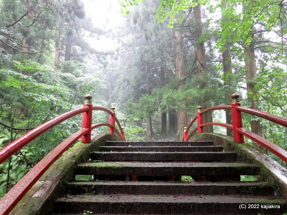 豪雨の中、二王子岳麓に鎮座する下越総鎮守「二王子神社」へ初めて参拝。