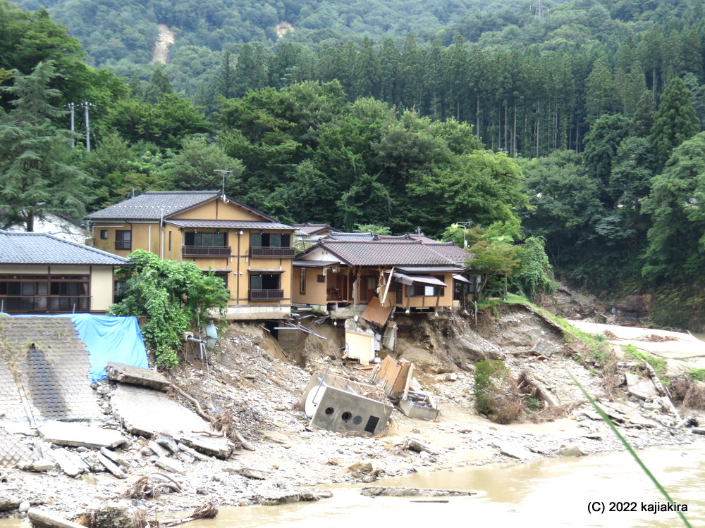 台湾花蓮の洪水被害寄付 村上隆羅漢圖 4人の羅漢の中に4つの目を持つ者