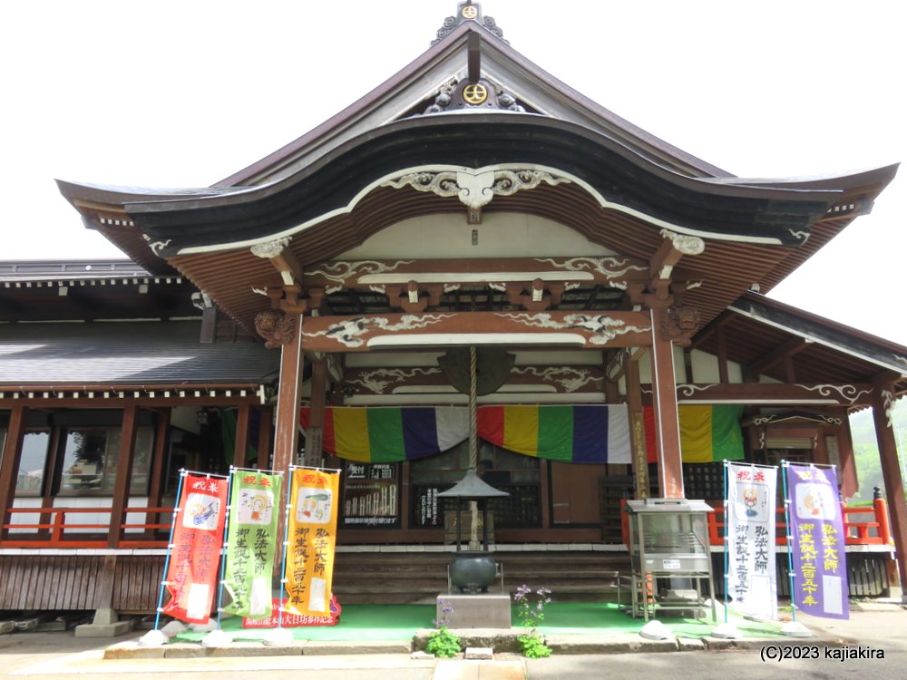 即身仏「真如海上人」を安置する「湯殿山総本寺 瀧水寺大日坊」（鶴岡市大網）