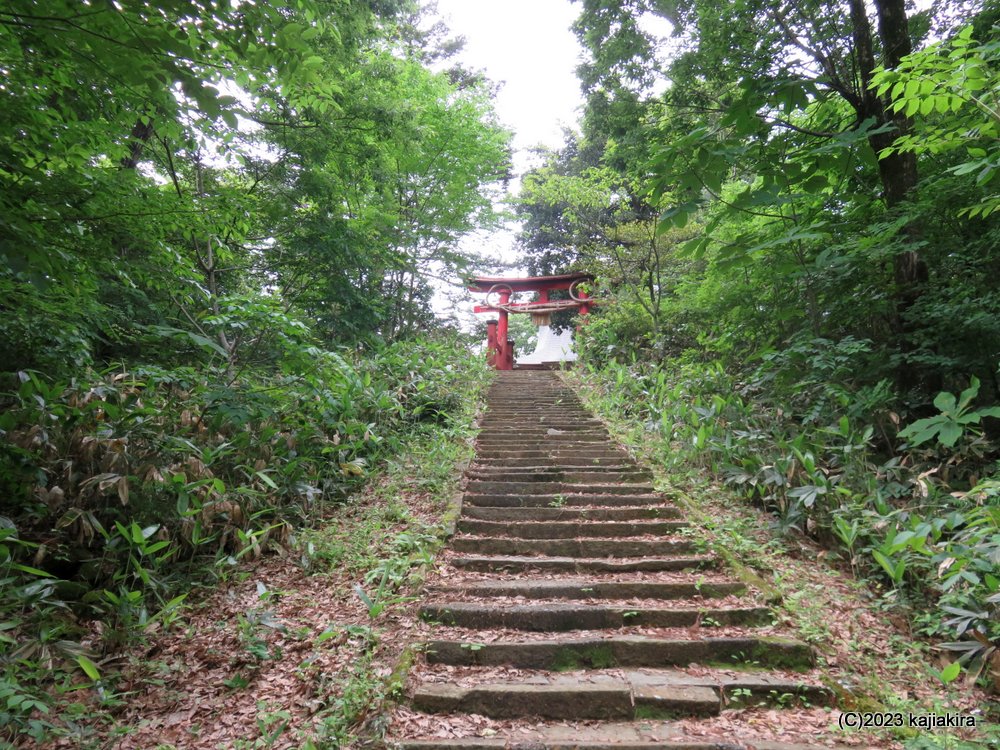 謎が多い「古四王神社」(新発田市五十公野)
