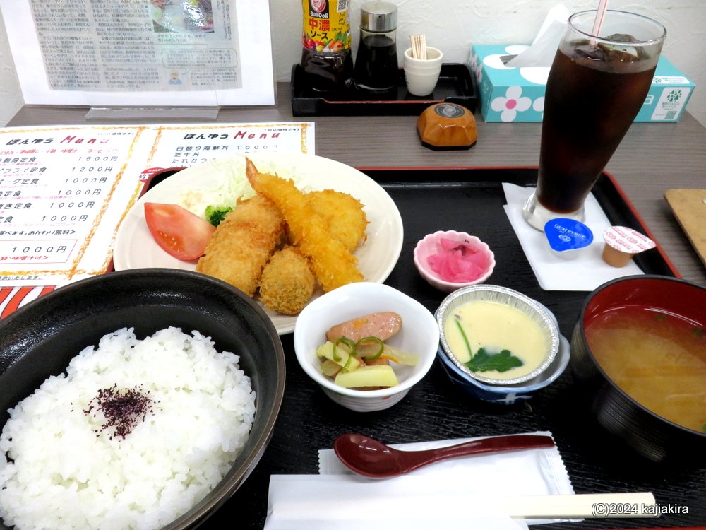 ほんゆう（リカー＆フーズ　ほんま商店）のミックスフライ定食