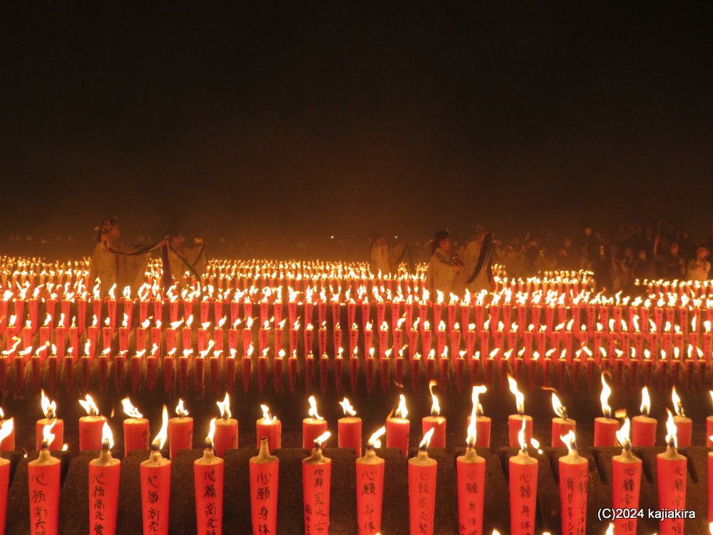 長岡市飯塚「宝徳山稲荷大社」奥宮で行われる深夜の神事「神幸祭」
