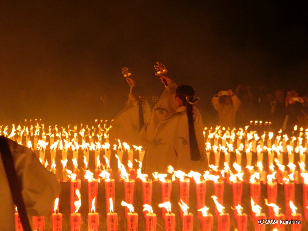 長岡市飯塚「宝徳山稲荷大社」奥宮で行われる深夜の神事「神幸祭」