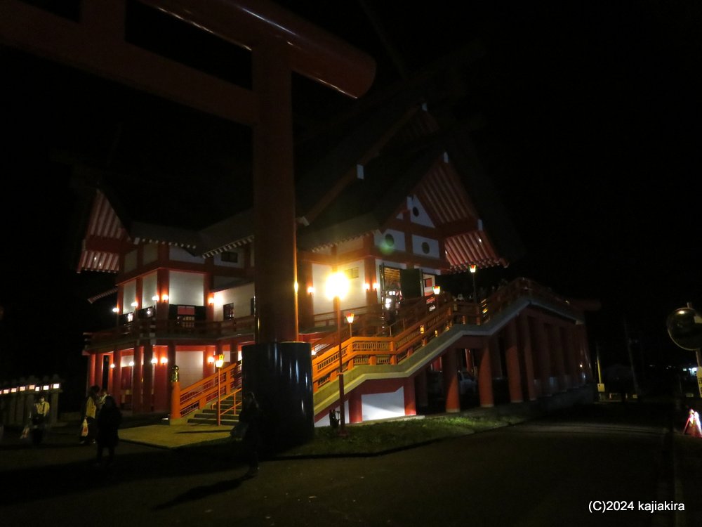 長岡市飯塚「宝徳山稲荷大社」奥宮で行われる深夜の神事「神幸祭」