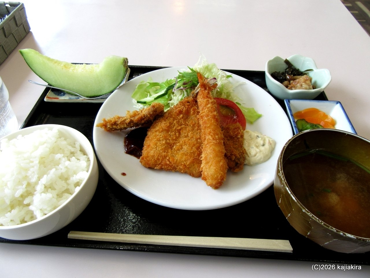 五泉市「桜の杜の洋食屋さん（ふるさと会館）」のミックスフライ定食