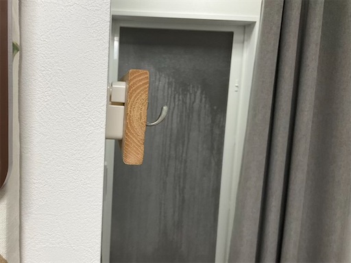 横から見たインテリアウォールバー