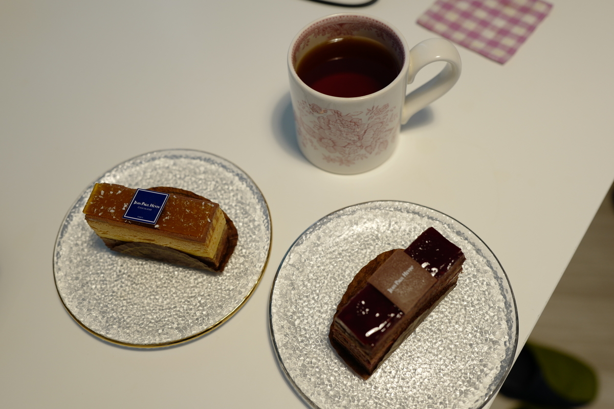 ジャン=ポール・エヴァンのマンゴーケーキとラズベリーケーキ