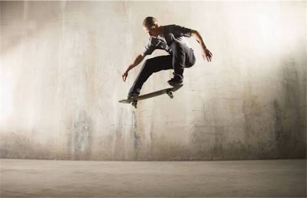 大学でスケボーを始めてオーリー が出来ず 何も技が出来ないでも パークに行って友人を作ったりハイタッチとかがしたいだから1ヶ月間で家でも練習して いつのまにか出来てしまう方法